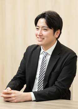 先輩社員1