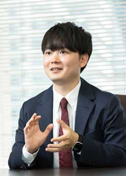 先輩社員2