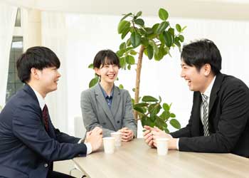 先輩社員4
